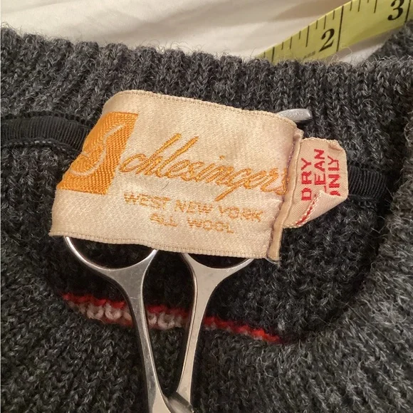 Vintage Pure Wool Patterned Sweater circa 1960s - Picture 8 of 8